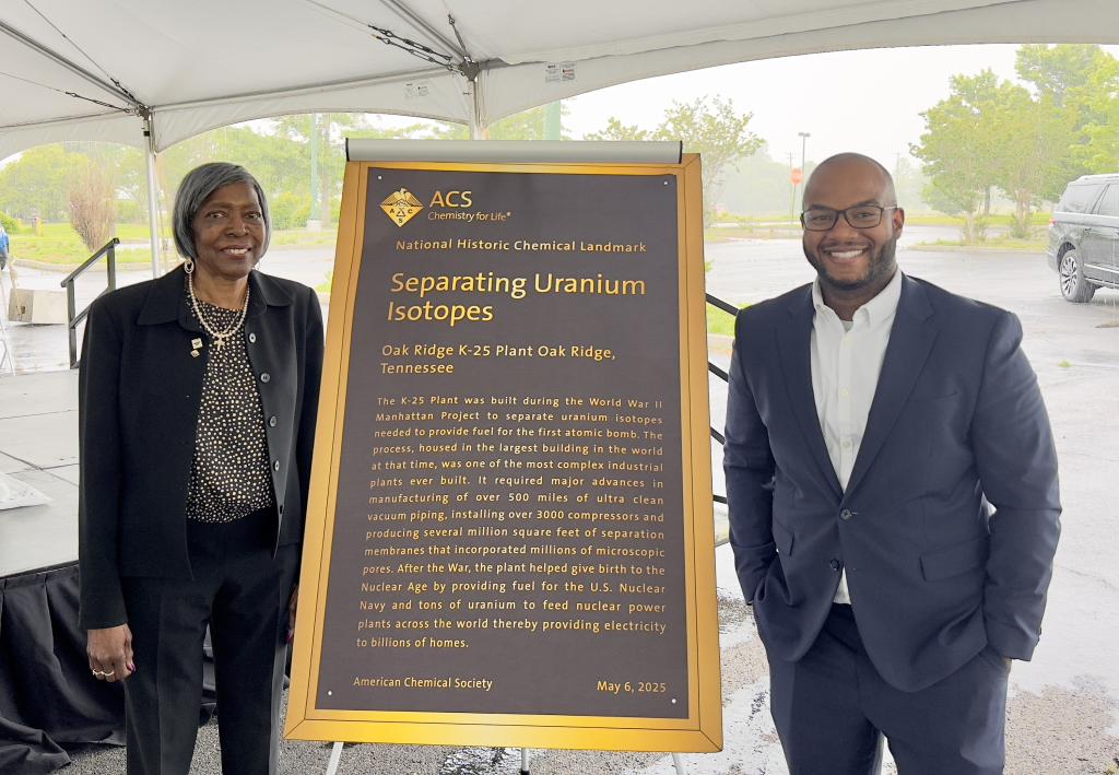 Dorothy Phillips and Frankie White with ACS K25 plaque