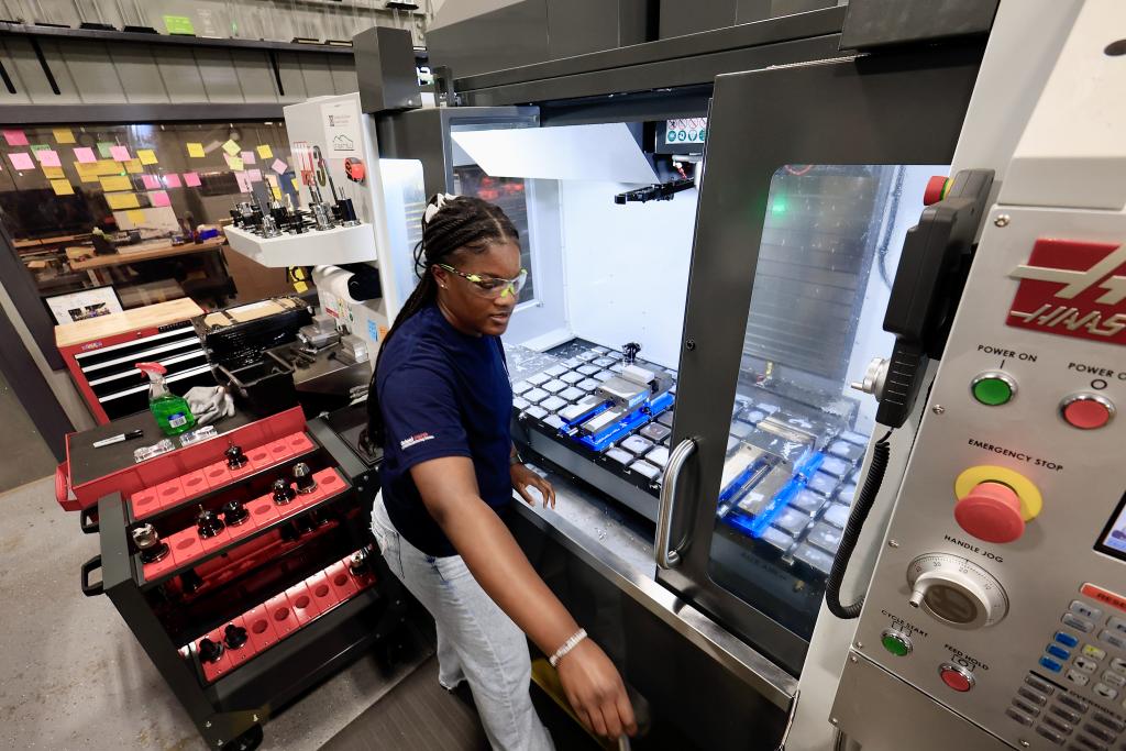 Oak Ridge High School student is working on an 3D printing machine donated by UT-Battelle