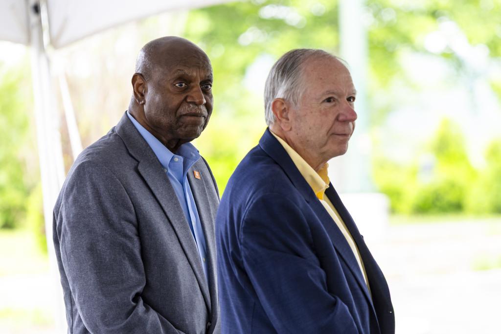 Harold Conner and Gordon Fee at K25 plaque dedication