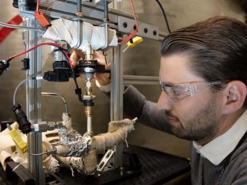 Martin Wissink of ORNL’s Buildings and Transportation Science Division applies neutrons and other diagnostic tools at Oak Ridge National Laboratory in pursuit of cleaner, sustainable and more flexible transportation technologies. Credit: Genevieve Martin/ORNL, U.S. Dept of Energy