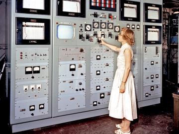 ORNL physicist Libby Johnson demonstrated a new control panel at ORNL’s Bulk Shielding Facility in 1957. Among the first females to operate a nuclear reactor, Johnson blazed trails for women. Credit: ORNL, U.S. Dept. of Energy