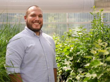ORNL’s Tomás Rush explores the secret lives of fungi and plants for insights into the interactions that determine plant health. Credit: Genevieve Martin/ORNL, U.S. Dept. of Energy