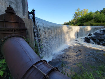 Technology to retrofit nonpowered dams such as the Lake Sequoyah Dam in North Carolina could be tested before deploying to ensure performance and reliability. Credit: Scott DeNeale/ORNL, U.S. Dept. of Energy