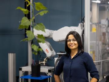 ORNL's Udaya Kalluri led an interdisciplinary team in developing SMART Plant 1.0 to accelerate the pace of plant transformation. Credit: Carlos Jones/ORNL, U.S. Dept. of Energy