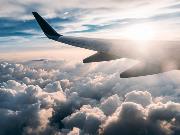 Airplane wing (Unsplash)