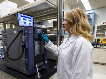 As a scientist at Oak Ridge National Laboratory, Tugba Turnaoglu is investigating new thermal energy storage materials and ways to incorporate them into cost-effective and energy-efficient heat pump designs. Credit: Carlos Jones/ORNL, U.S. Dept of Energy