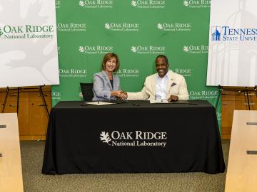 Susan Hubbard, ORNL’s deputy for science and technology and Quincy Quick, TSU’s associate vice president for Research and Sponsored Programs, sign a memorandum of understanding to strengthen research cooperation and provide diverse undergraduate students enriching educational research opportunities at the lab. Credit: Carlos Jones/ORNL, U.S. Dept. of Energy