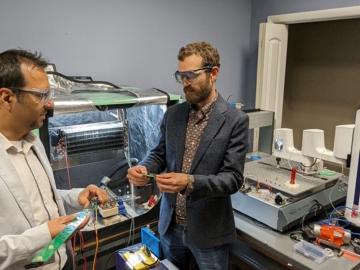 ORNL's Kyle Gluesenkamp received the FLC Outstanding Researcher Award.