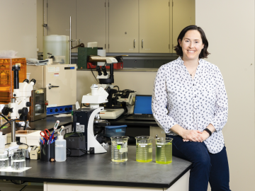 Louise Stevenson uses her expertise as an environmental toxicologist to evaluate the effects of stressors such as chemicals and other contaminants on aquatic systems. Credit: Carlos Jones/ORNL, U.S. Dept of Energy