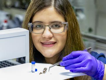 Ilenne Del Valle is merging her expertise in synthetic biology and environmental science to develop new technologies to help scientists better understand and engineer ecosystems for climate resilience. Credit: Carlos Jones/ORNL, U.S. Dept of Energy