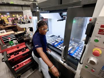 Oak Ridge High School student is working on an 3D printing machine donated by UT-Battelle
