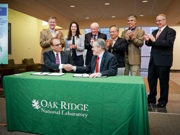 ORNL-Lenvio_tech_license_signing_ceremony2 ORNL-Lenvio_tech_license_signing_ceremony2
