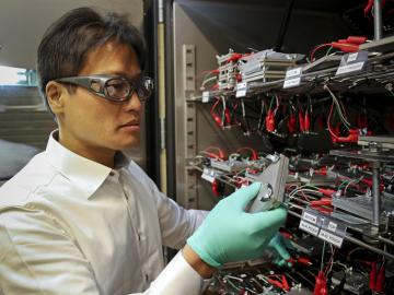 ORNL researcher and University of Tennessee Bredesen Center for Interdisciplinary Research and Graduate Education student Seong Jin An works with lithium-ion batteries undergoing an ORNL-developed fast-formation protocol that shortens part of battery