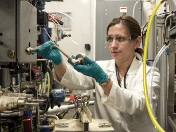 Melanie Debusk collects soot samples from a reactivity controlled compression ignition engine at Oak Ridge National Laboratory’s National Transportation Research Center.