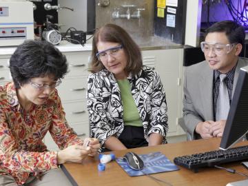 ORNL’s Nancy Dudney (center) and former lab researchers Jane Howe and Chengdu Liang were among the developers of lithium-sulfur materials that have been licensed to Solid Power for use in next-generation batteries.