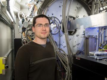 In a Fluid Interface Reactions, Structures and Transport Center project to probe a battery’s atomic activity during its first charging cycle, Robert Sacci and colleagues used the Spallation Neutron Source’s vibrational spectrometer to gain chemical inform