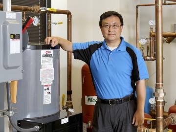 ORNL researcher Xiaobing Liu  works in the laboratory’s Building Technologies Research and Integration Center.