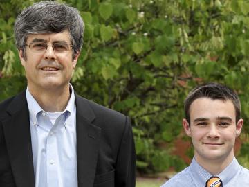 ORNL Director Thom Mason congratulates UT-Battelle Scholarship recipient Ian Greeley. ORNL Director Thom Mason congratulates UT-Battelle Scholarship recipient Ian Greeley.