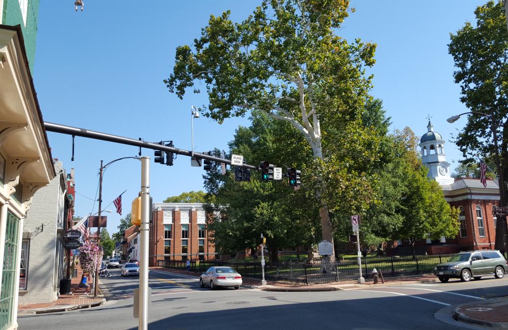 As part of DOE’s HPC4Mobility initiative ORNL researchers developed machine learning algorithms that can control smart traffic lights at intersections to facilitate the smooth flow of traffic and increase fuel efficiency.