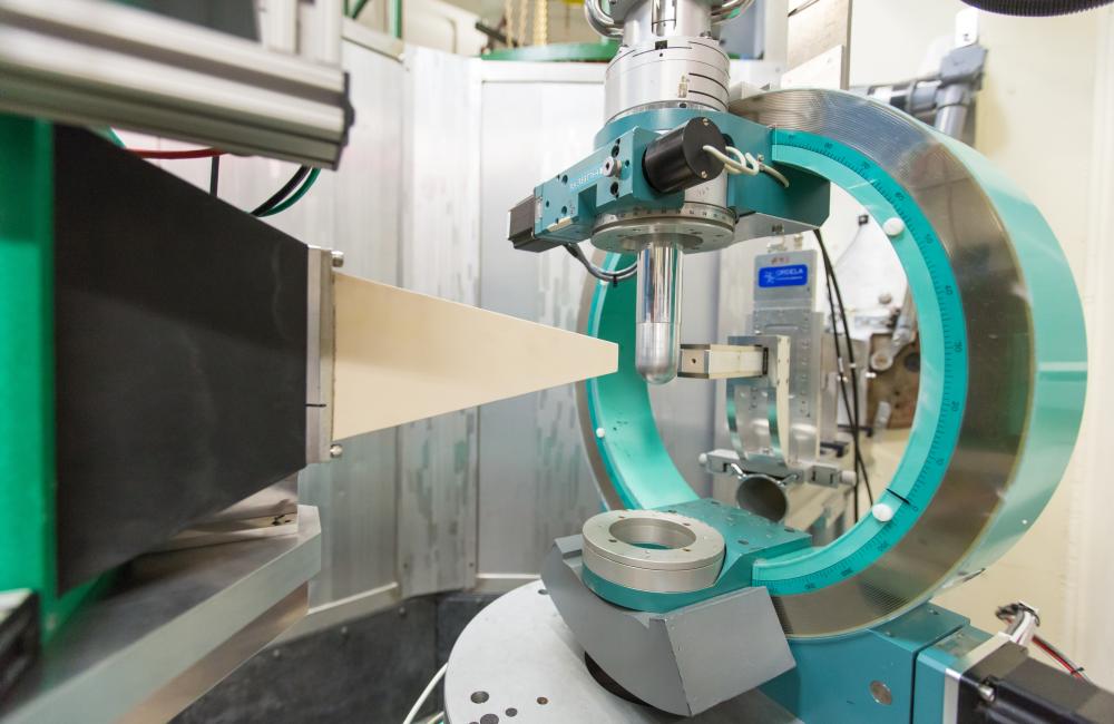 HB-3A four circle diffractometer