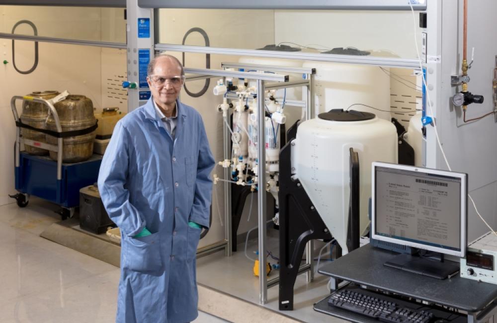 ORNL’s Ramesh Bhave poses in his lab in March 2019. Bhave developed the Membrane Solvent Extraction process, which can be used to recover cobalt and other metals from spent lithium-ion batteries. Credit: Carlos Jones/ORNL, U.S. Dept. of Energy