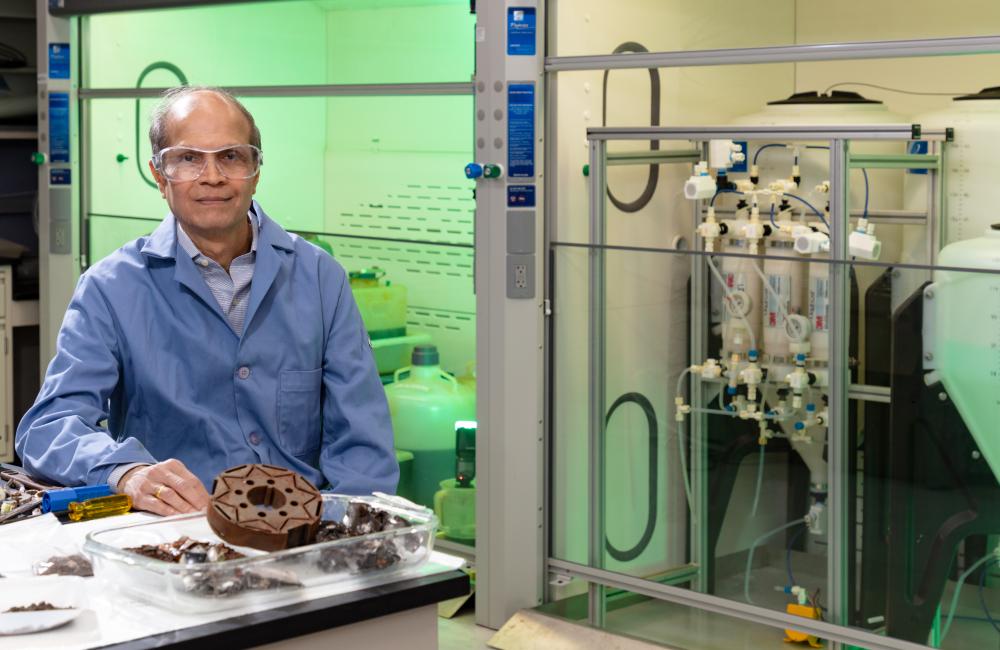 Oak Ridge National Laboratory’s Ramesh Bhave and team partnered with Momentum Technologies to develop a modular, scalable system for recycling scrap permanent magnets in e-waste. Credit: Carlos Jones/ORNL, U.S. Dept. of Energy