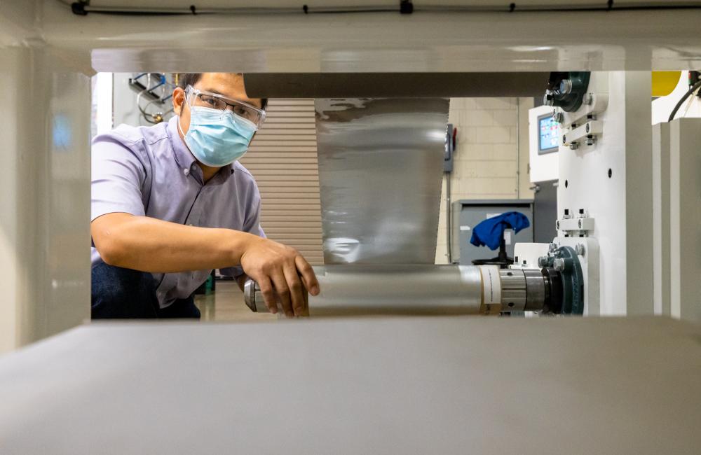 Researcher Zhijia Du operates equipment in the Grid Research Integration and Deployment Center at ORNL's Battery Manufacturing Facility. Credit: Carlos Jones/ORNL, U.S. Dept. of Energy