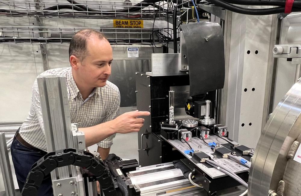 NASA scientist Andrew Needham used the MARS neutron imaging instrument at Oak Ridge National Laboratory to study moon rock samples brought back from the Apollo missions. Credit: Jeremy Rumsey/ORNL, U.S. Dept. of Energy