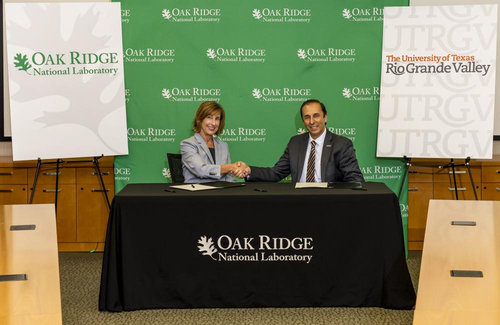 Susan Hubbard, ORNL’s deputy for science and technology and Can (John) Saygin, senior vice president for research and dean of the graduate college at UTRGV, sign a memorandum of understanding to strengthen research cooperation and establish a collaborative program for undergraduate research and education. Credit: Carlos Jones/ORNL, U.S. Dept. of Energy