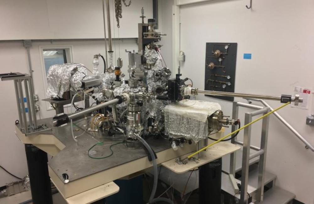low temp high field stm