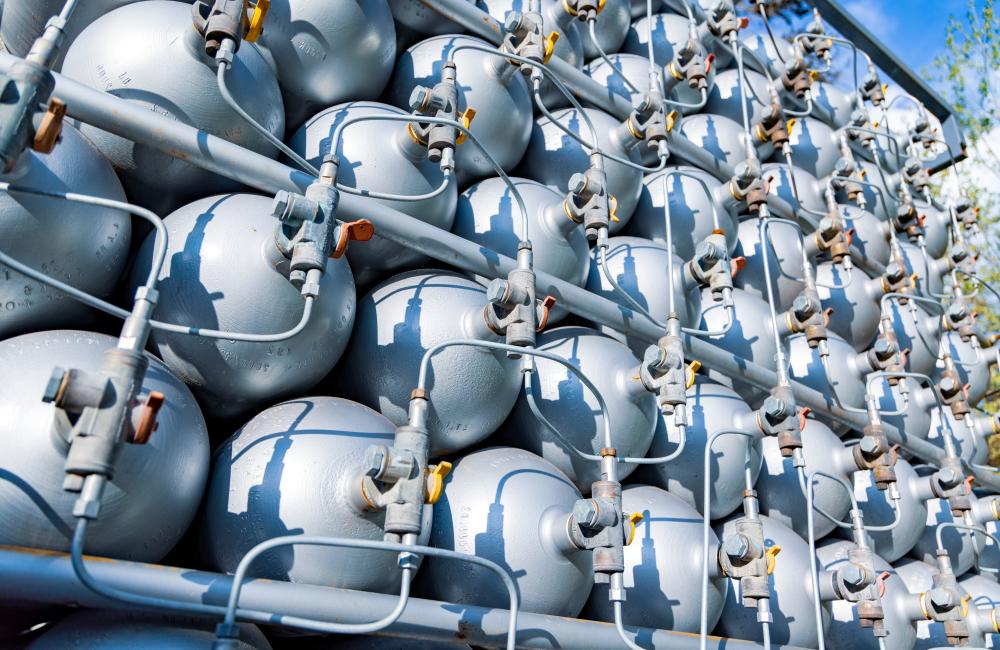 Pressurized containers / Envato Elements