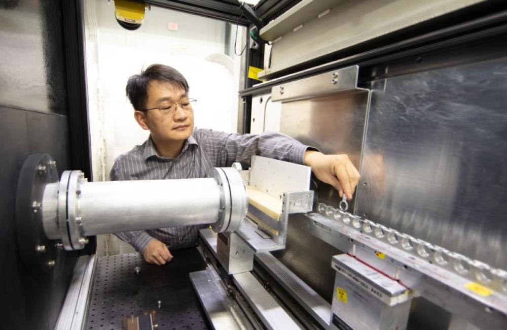 Shuo Qian preps the Bio-SANS instrument.