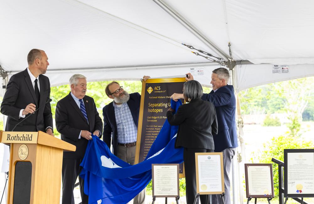 K25 plaque dedication
