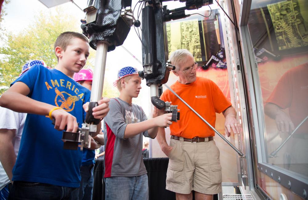 ORNL Traveling Science Fair ORNL Traveling Science Fair