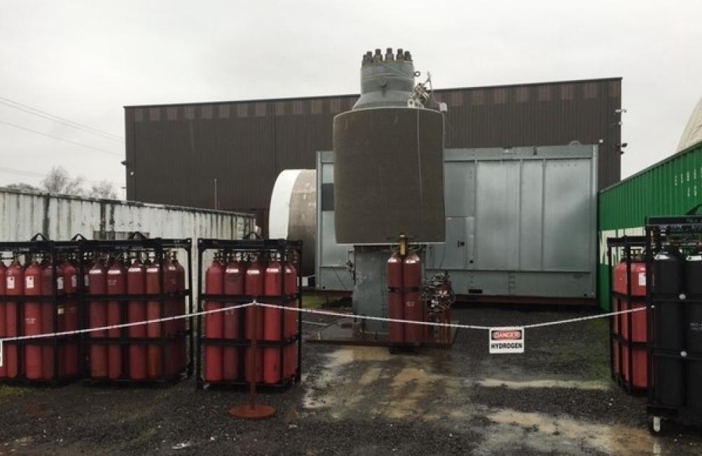 A 90-kilogram 430-bar prototype of the steel-concrete composite vessel has been manufactured, and is undergoing fatigue testing.