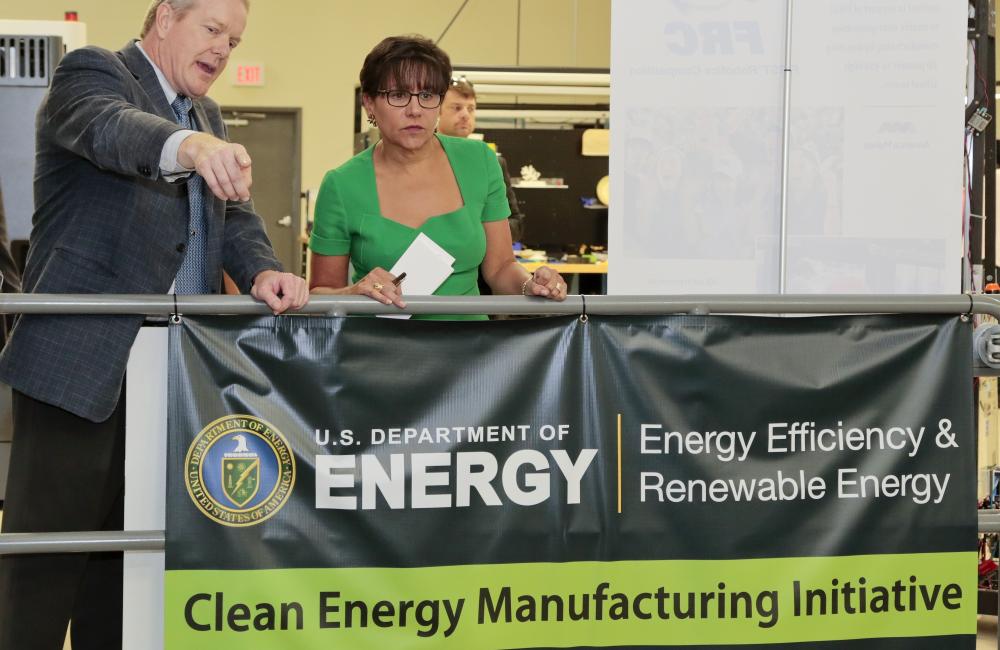 Secretary of Commerce Penny Pritzker inspects the Institute for Advanced Composites Manufacturing Innovation (IACMI) at Oak Ridge National Laboratory, hosted by Craig Blue, IACMI’s chief executive officer. (Jason Richards photo).