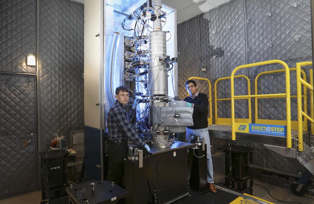 From left, Andrew Lupini and Juan Carlos Idrobo use ORNL’s new monochromated, aberration-corrected scanning transmission electron microscope, a Nion HERMES to take the temperatures of materials at the nanoscale. Image credit: Oak Ridge National Laboratory