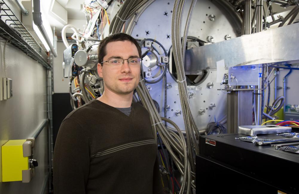 In a Fluid Interface Reactions, Structures and Transport Center project to probe a battery’s atomic activity during its first charging cycle, Robert Sacci and colleagues used the Spallation Neutron Source’s vibrational spectrometer to gain chemical inform