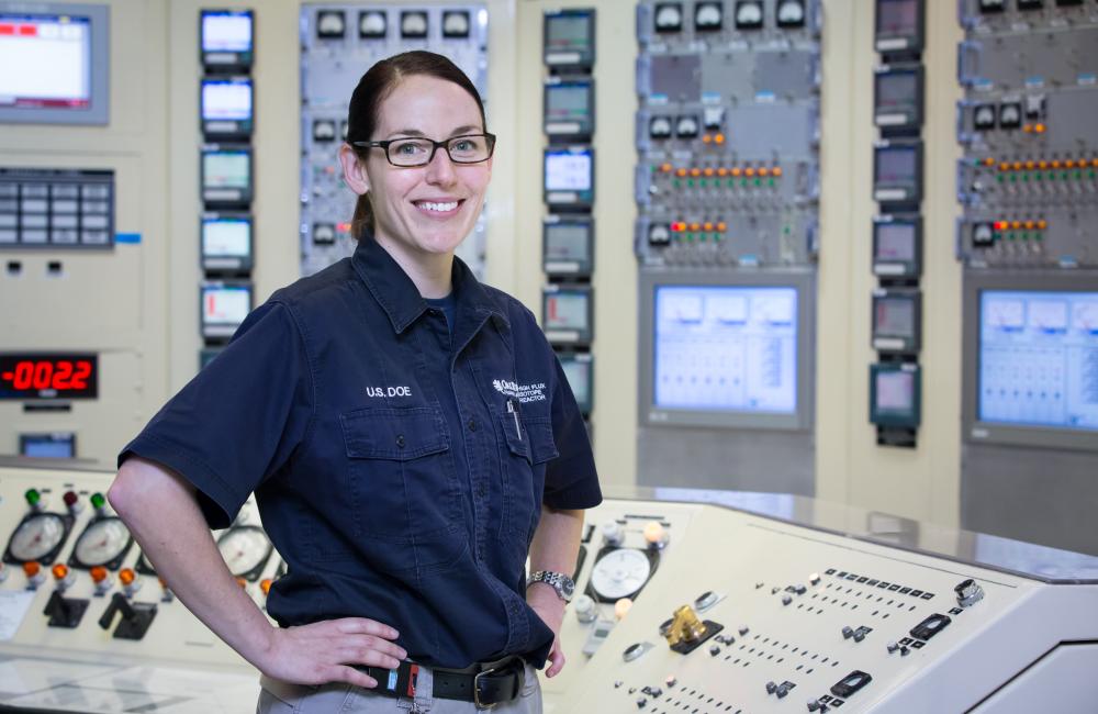 First trained as a nuclear electronics technician and reactor operator in the US Navy, Maureen Searles has worked on HFIR’s operations team since February 2015. 
