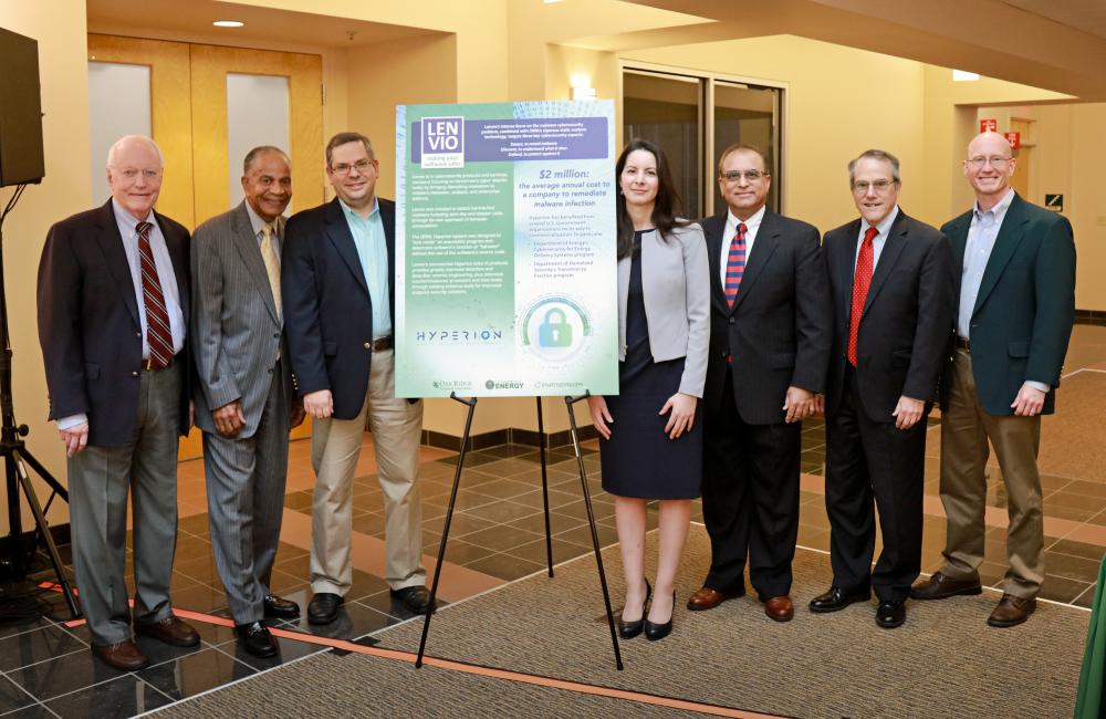 ORNL-Lenvio_tech_license_signing_ceremony