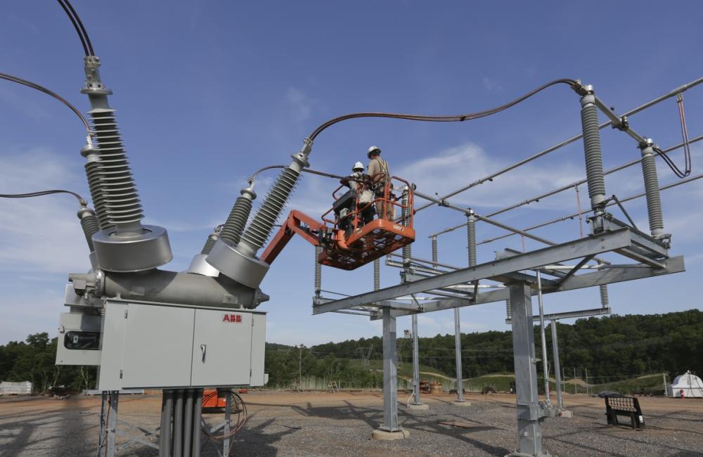 A new ORNL-developed method pinpoints electrical service areas across the southern United States most vulnerable to climate change and predicted population growth, which could inform decision makers about future substation needs.