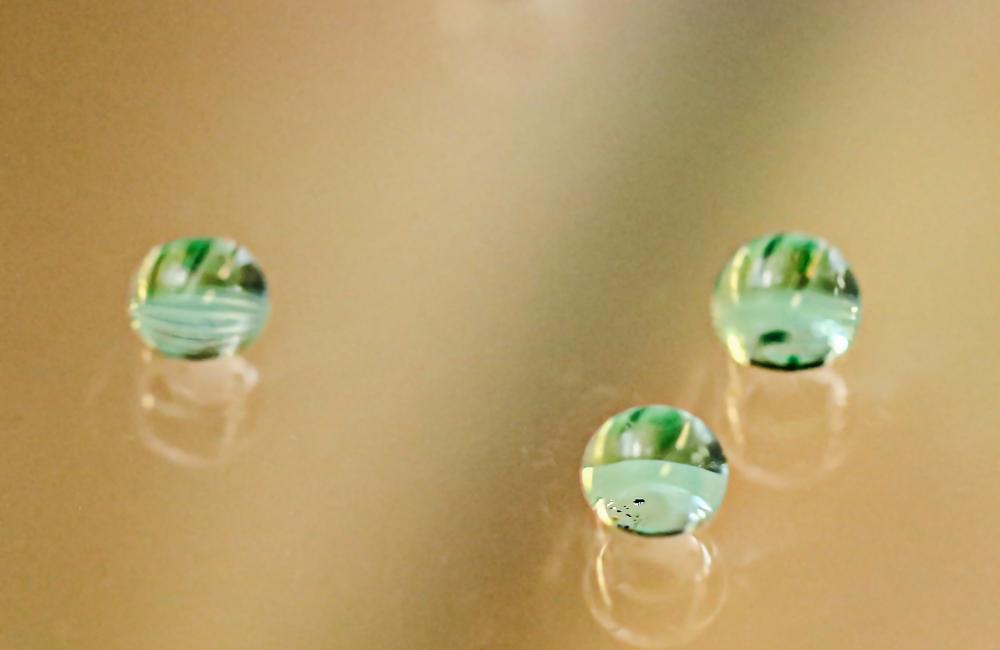 Water_viscosity_ORNL_droplets.jpg
