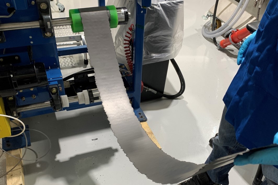乾式製造プロセスにより、よりクリーンで安価な高エネルギーEV電池への道が開ける(Dry manufacturing process offers path to cleaner, more affordable high-energy EV batteries)