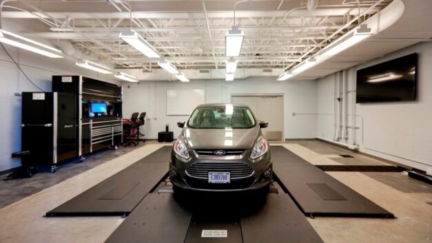 Vehicle cybersecurity lab taps ORNL expertise