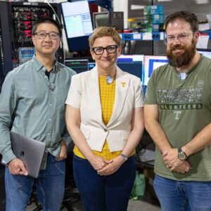 AI powers self-driving science featured image